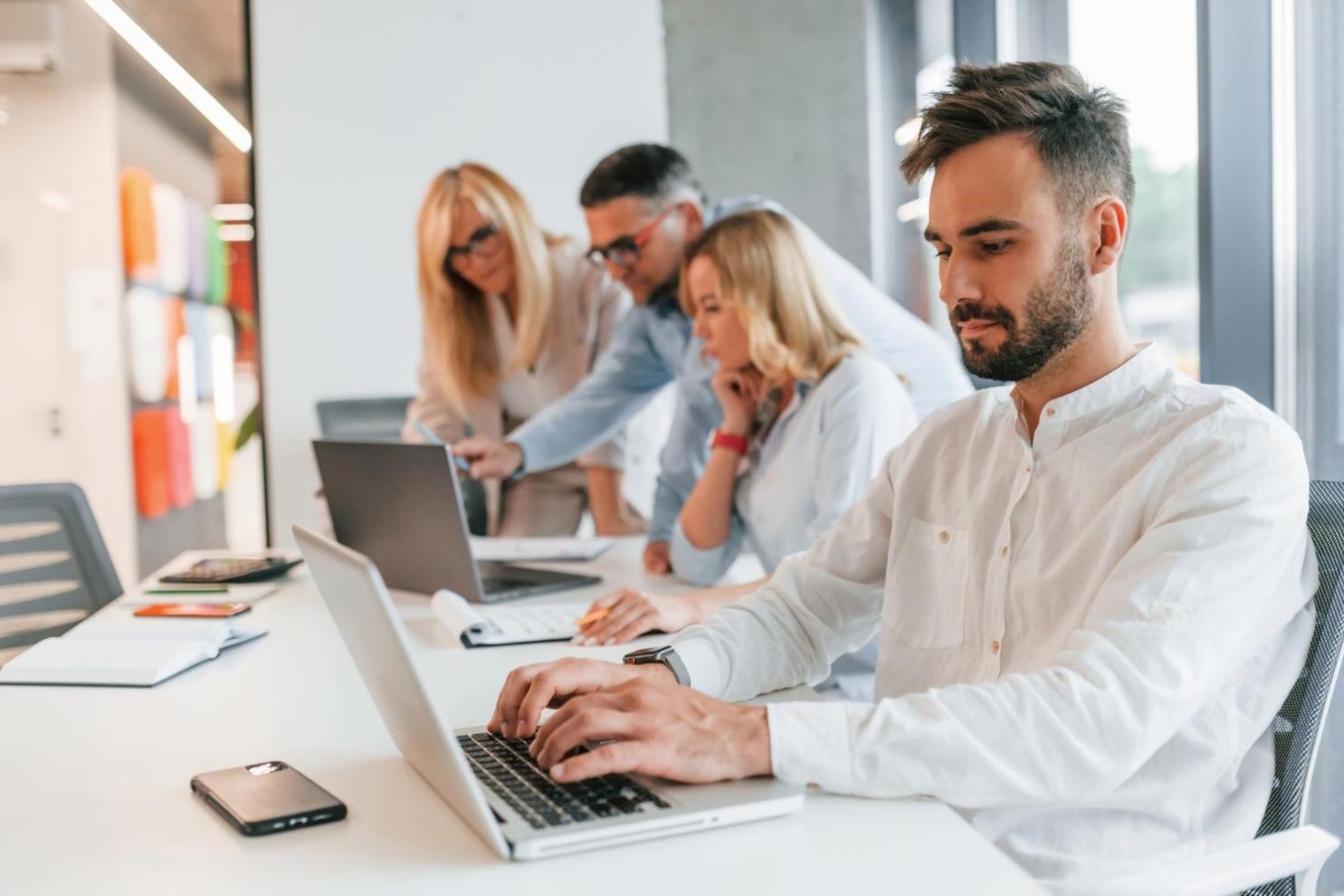 Workshop-Teilnehmer bei der praktischen Finanzplanung
